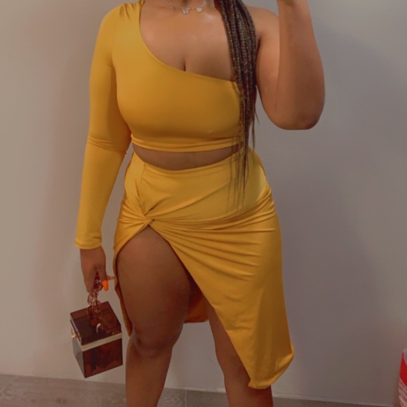 Yellow 2 piece set. - Picture 3 of 3